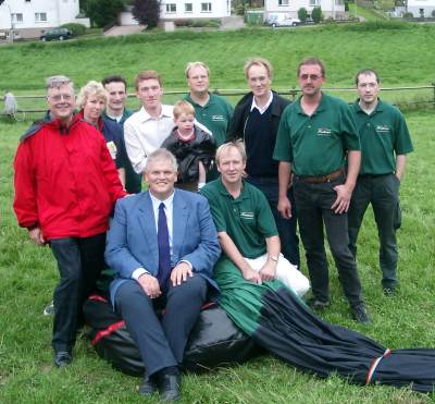 Das Teambild mit dem B�rgermeister